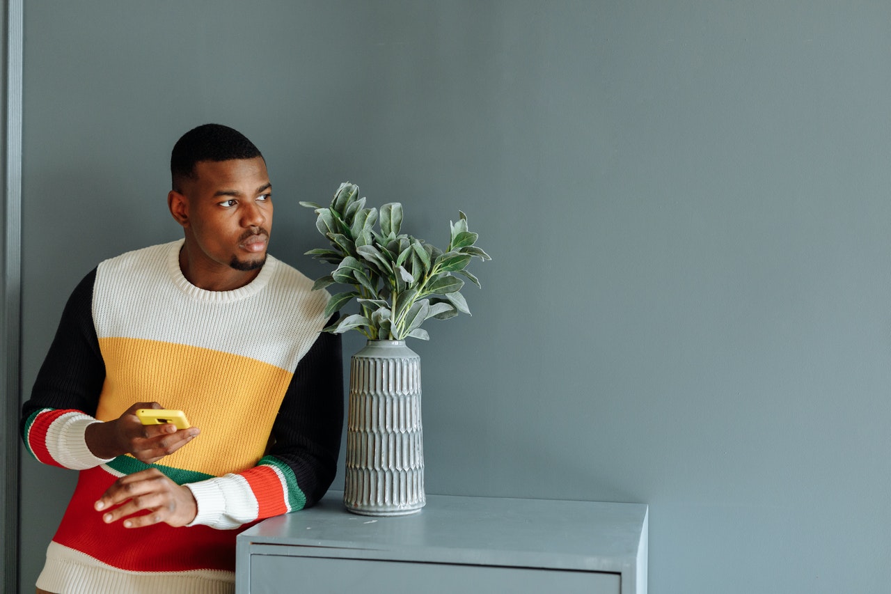 Como Tratar A Un Hombre Q Juega Contigo Qué puedes hacer cuando un hombre sabe que te tiene segura? -